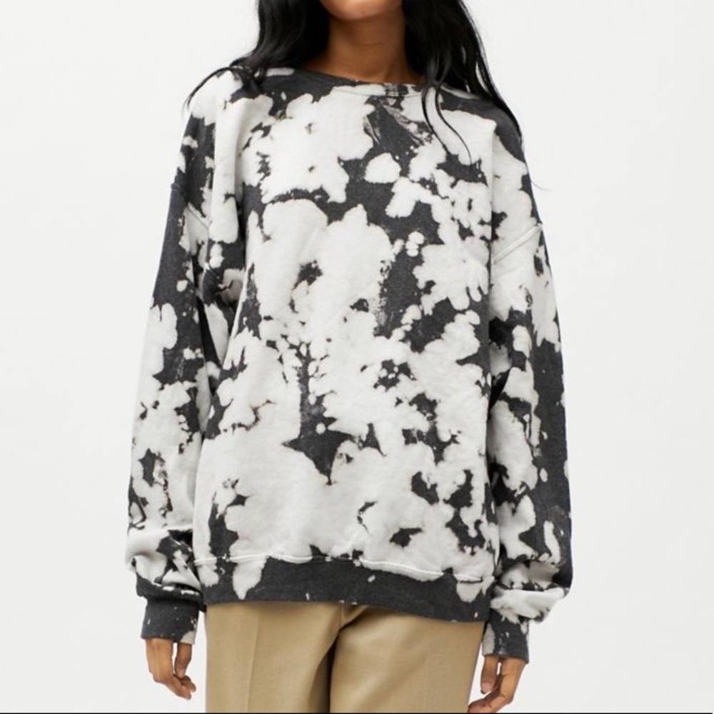 NWOT Urban renewal recycled monochrome tie dye crew neck sweatshirt